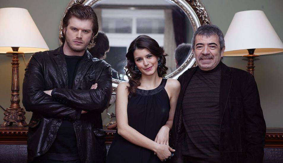Todos los protagonistas de la serie turca amor prohibido