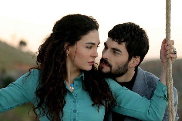 Miran y Reyyan en la serie turca hercai