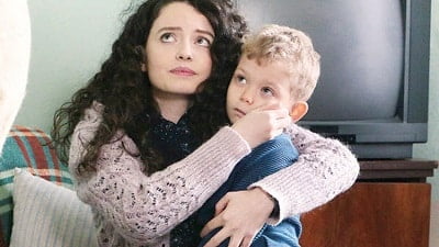 Omer y su madre en la novela turca omer sueños robados en español
