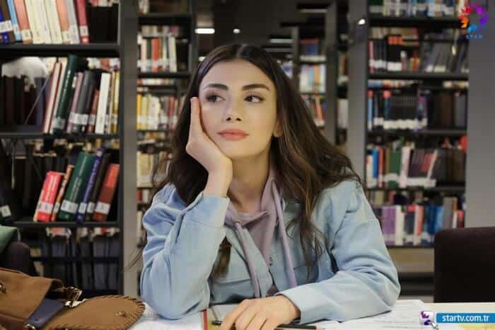 Serra protagonista de mi lado izquierod novela turca